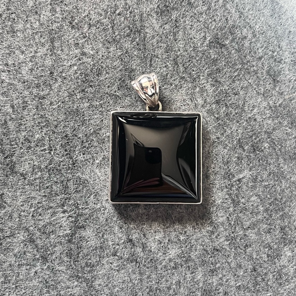Black onyx pendant